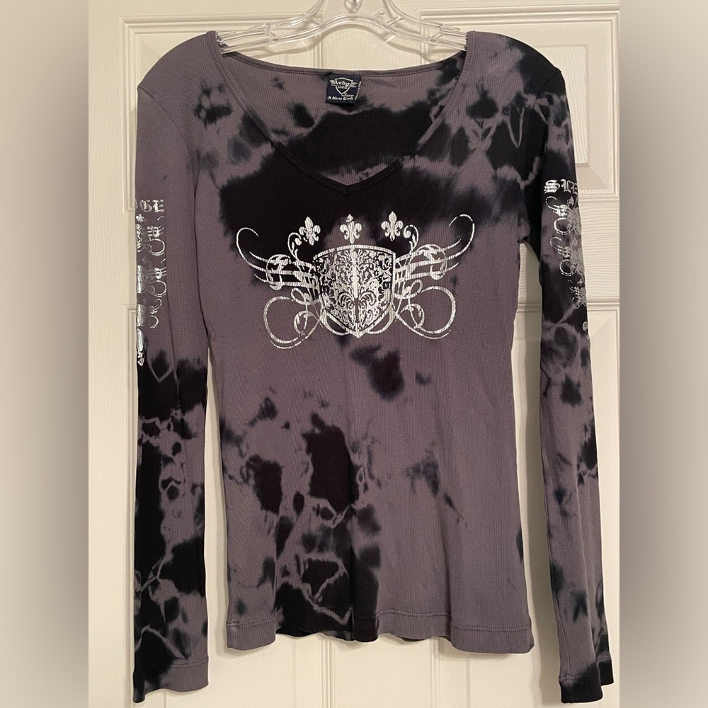 Sledge Tie Dye Long Sleeve V-Neck Shirt with Silver Design – Size M